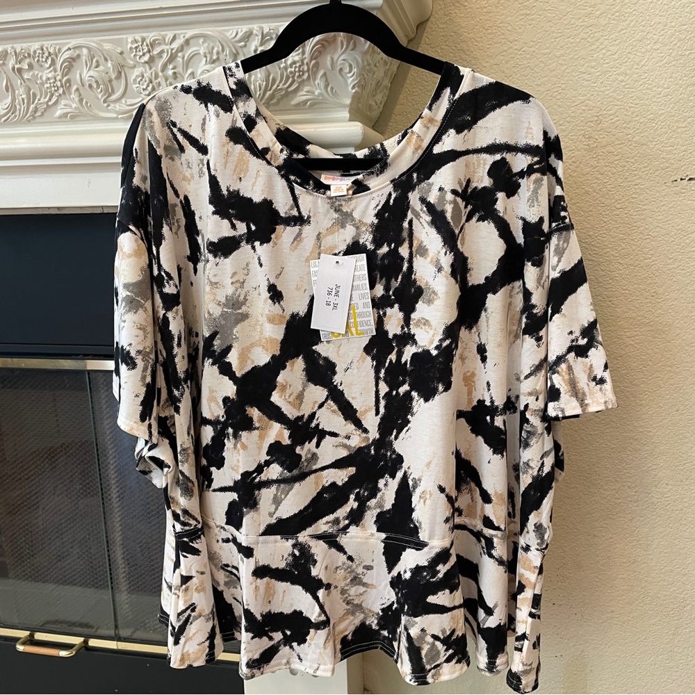 JUNE Ruffle Hem Top SIZE 3XL NWT